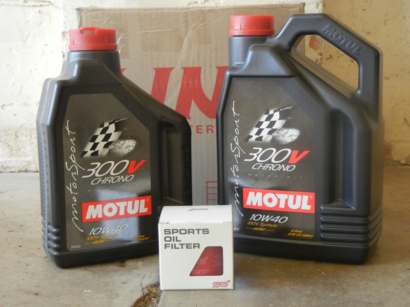 Motul 300V Chrono 10W-40 racing engine oil